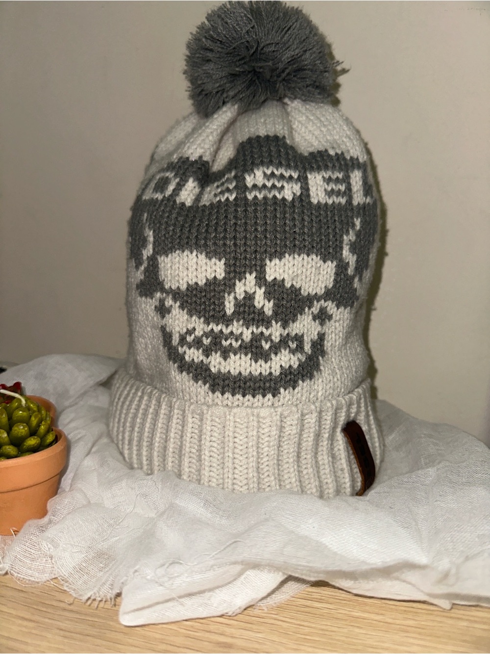 DIESEL Vintage Reversible Knit Pom-Pom Beanie • Skull / Reindeer EUC